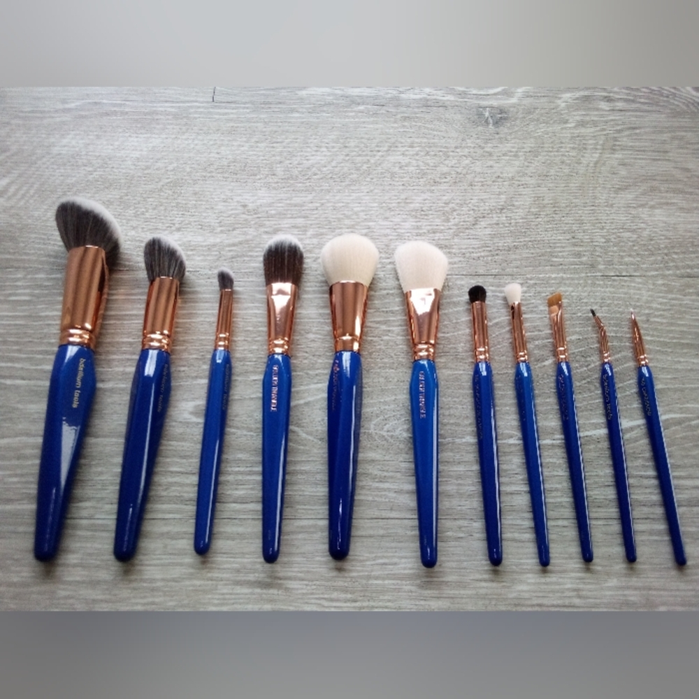 BDELLIUM TOOLS Makeup Brush Bundle (11 Brushes)
